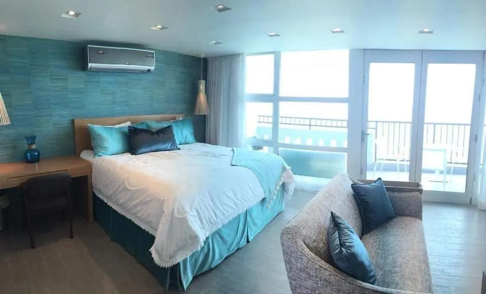 Enchanted 17 Jewel Beachfront Luquillo -Pool 펜션